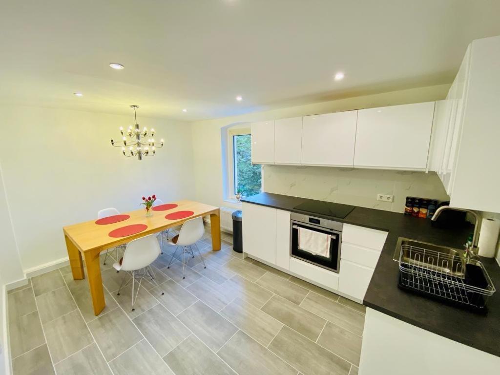 Cute Apartment - Detmold City Center - Large Kitchen, Bath, South Facing Balcony - Free Parking And Wifi Εξωτερικό φωτογραφία