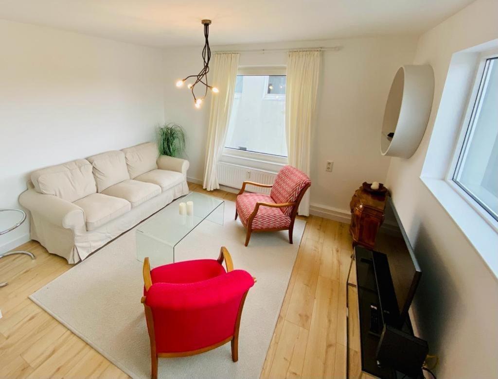 Cute Apartment - Detmold City Center - Large Kitchen, Bath, South Facing Balcony - Free Parking And Wifi Εξωτερικό φωτογραφία
